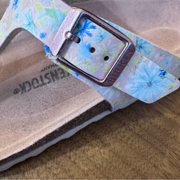 Birkenstock Kids Sandals with Floral Design. Size Kid’s 31 (13 - 13.5) - Picture 6 of 11